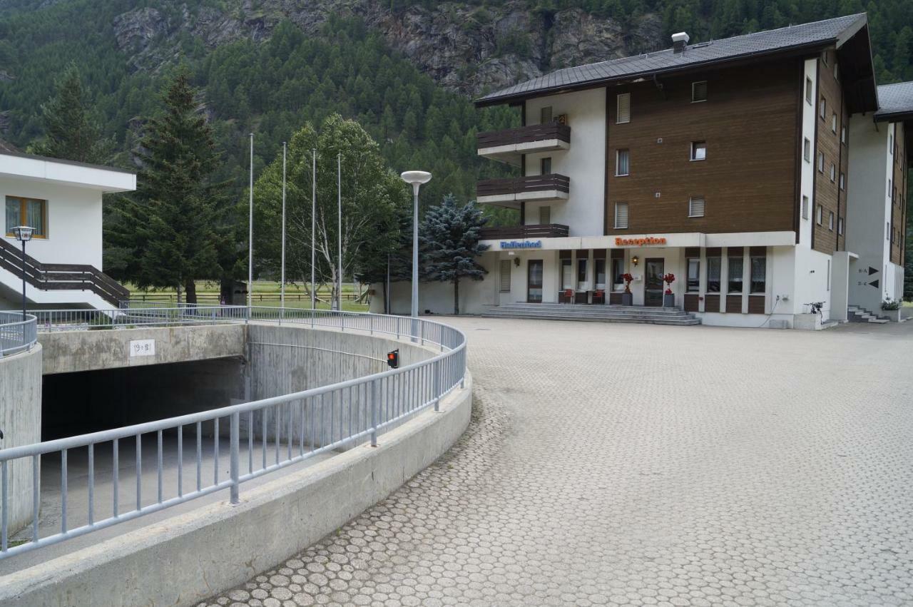 Monte Rosa D 412 Aparthotel Täsch Exterior photo